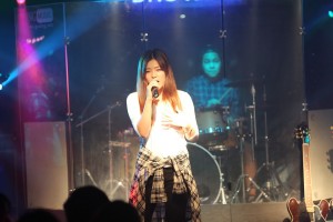 girl_singing